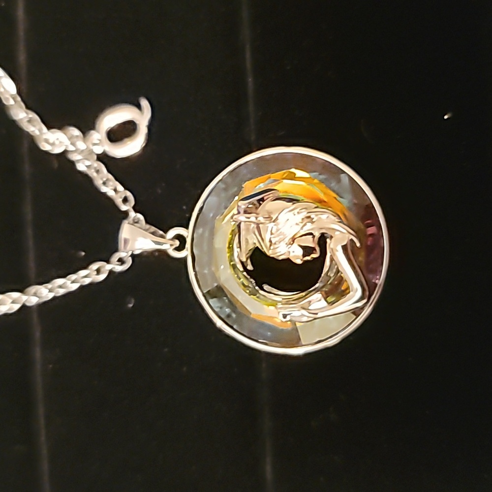 IEFWELL GRADUATION NECKLACE CAP AND GOWN WITH INITIAL (Q)